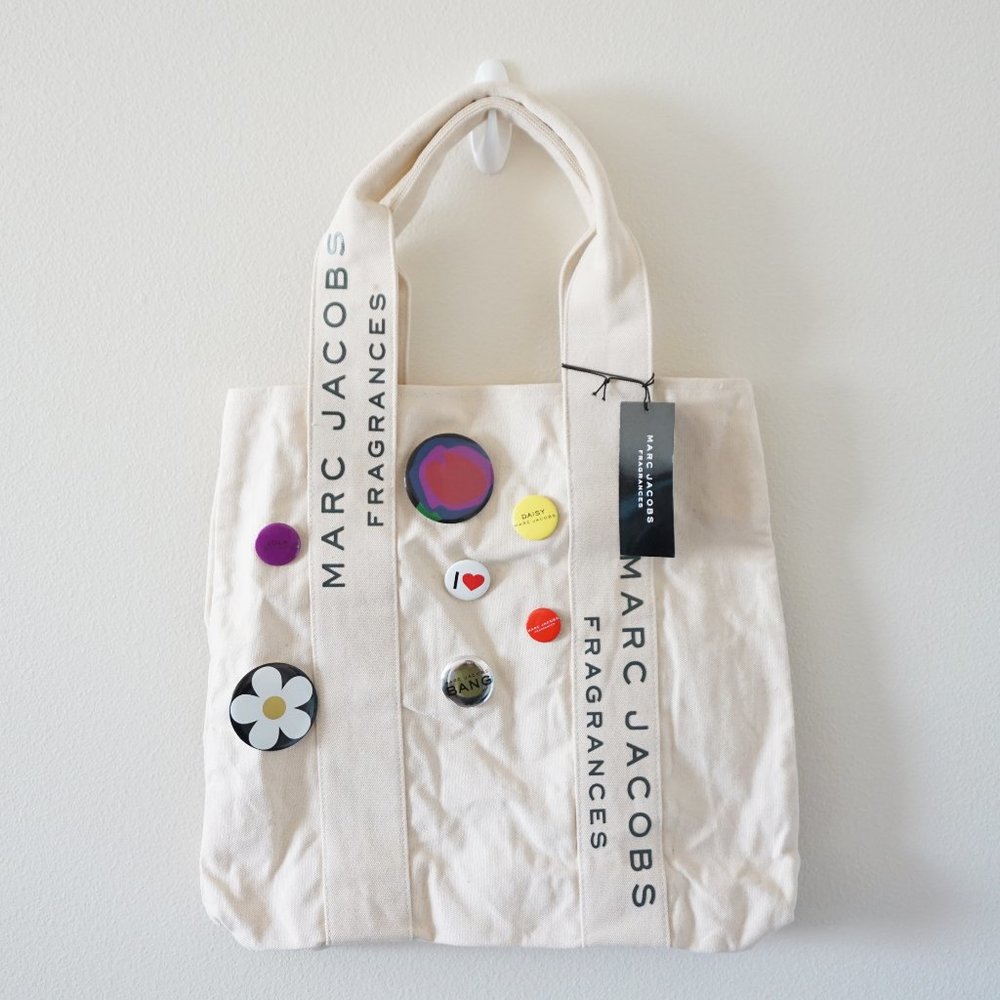 Marc Jacobs Fragrances Canvas Tote in Cream Ivory with 7 Pins *NWT* Hard to Find